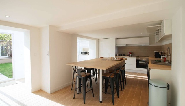 House with 9 Private Suites near Le Mans Circuit