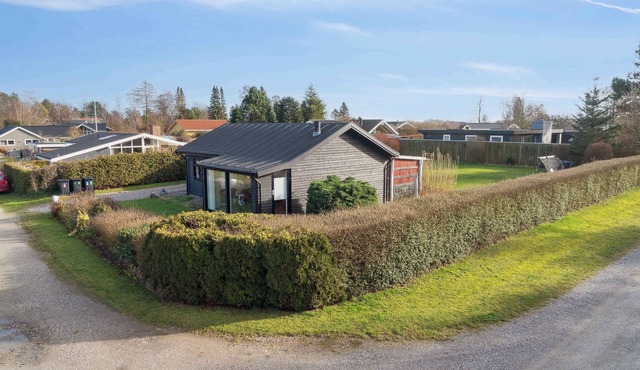 House with a beautiful view of the sea and Bogø