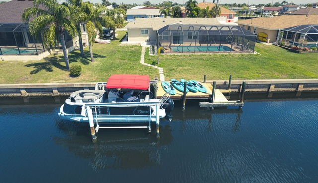 House With A Boat - Boat, Heated Pool, Kayaks
