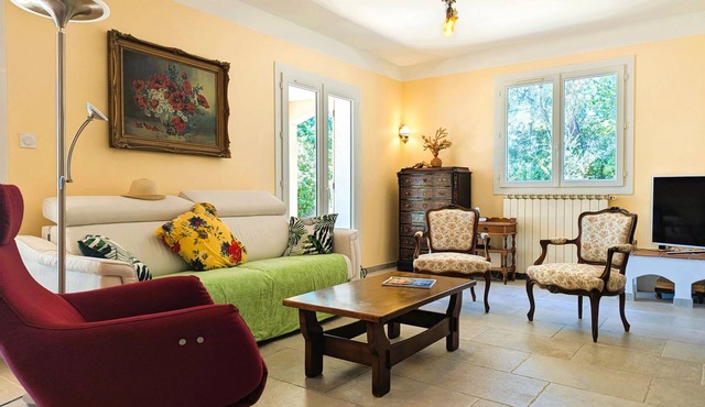 House with a large 4,000 m² private park