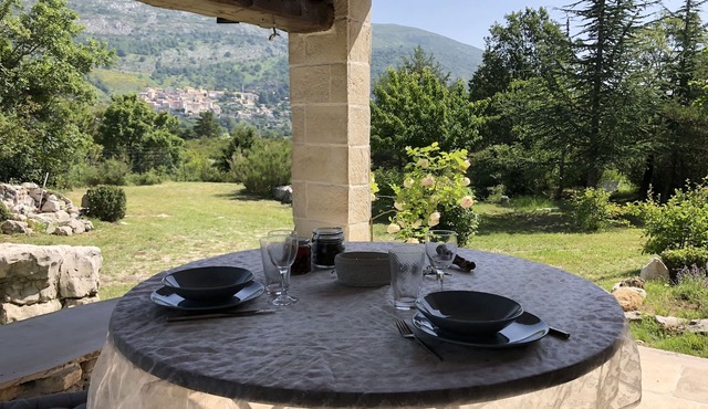 House with a magical view of the medieval village of Coursegoules. 30 min from the beaches