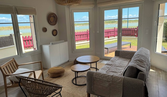 House with beautiful view, swimming pool, beach 5 min walk