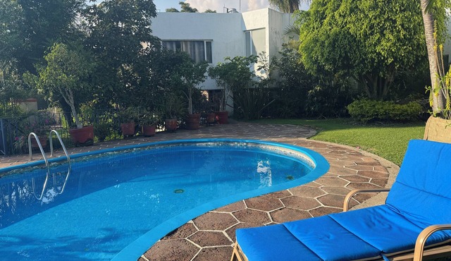 HOUSE WITH BEAUTIFUL GARDEN AND TERRACE