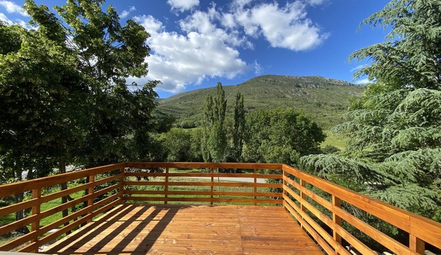 House with beautiful terrace and large garden for 7 people. Nature and calm.