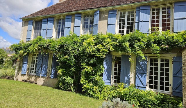 House with character: fenced garden, ideal for familly