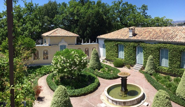 House with character with outstanding views. 5 to 9 persons