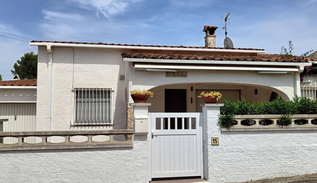 House with comunity pool for 5 or 6 poeple approx 1500 m from the beach