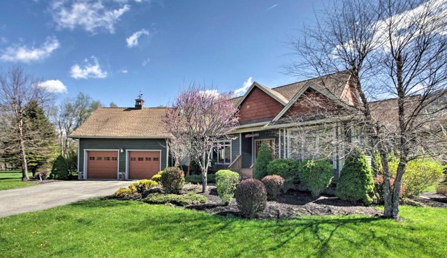 House with Deck, Fire Pit - 15 Mins to Snowshoe!