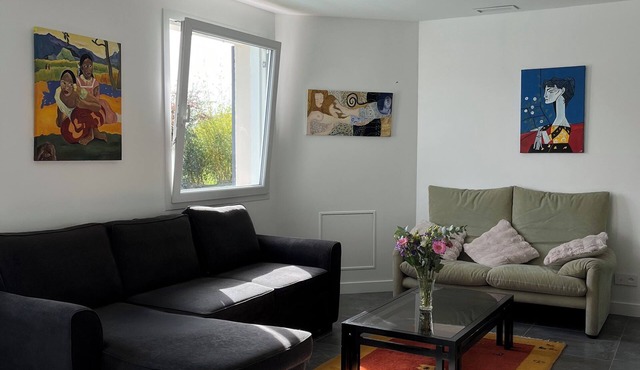 House with direct access to the ground floor, 5 min from the A75, recharging point (fee payable) on site, breakfast kit