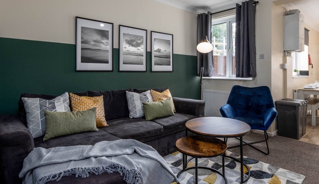 House with Driveway close to Southampton Hospital