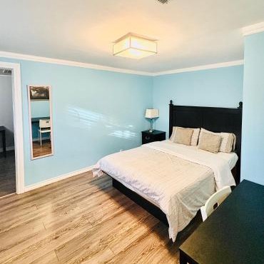 House with driveway parking,from Montreal DT 15min