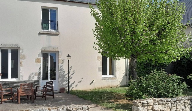 House with enclosed courtyard and private garden in the Loire Valley.