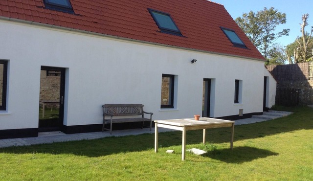 HOUSE WITH ENCLOSED GARDEN ANY COMFORT 200 METERS FROM THE AMBLETEUSE BEACH