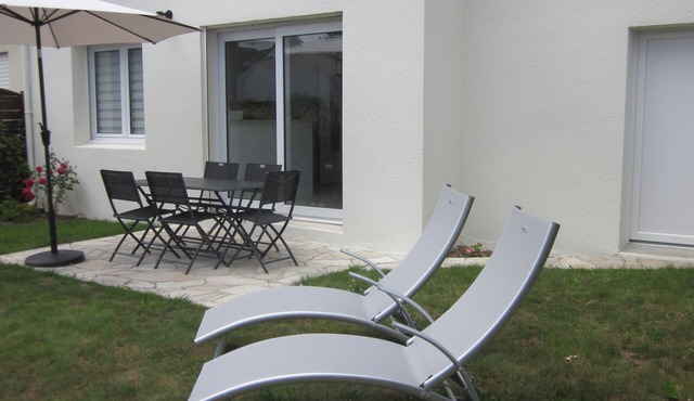 House with enclosed garden, close to beaches and hiking trails