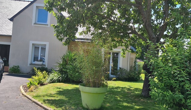 House with enclosed garden-5 km from the beach