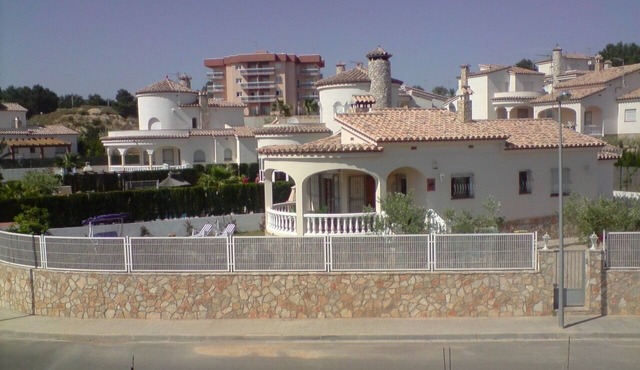HOUSE WITH POOL FOR 6 P. WIFI 300 MT. THE BEACH
