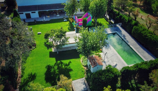 House with pool in the countryside, ideal for groups of family or friends, isolated.