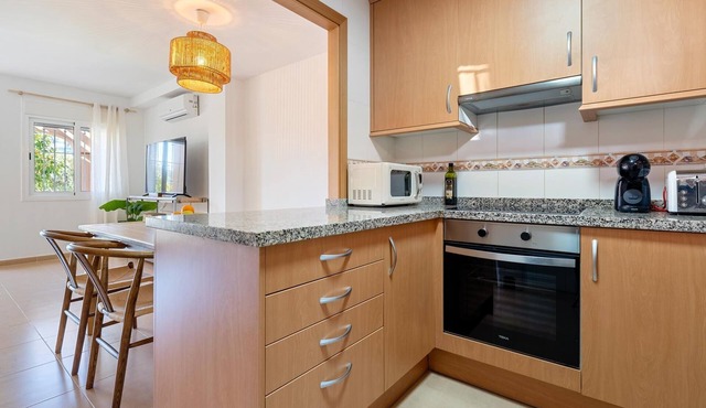 House with private garden and pool 4km beach