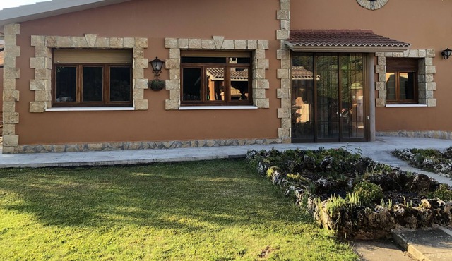 HOUSE WITH GARDEN