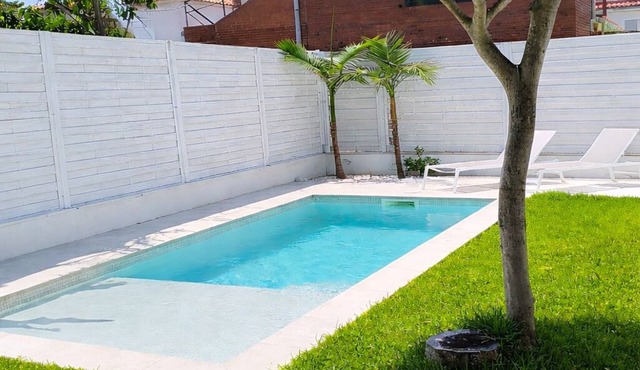 House with pool 1 km from Sitges beach