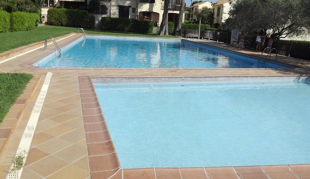 House with pool, 2 bedrooms + mezzanine, 4 to 6 people, L'Estartit
