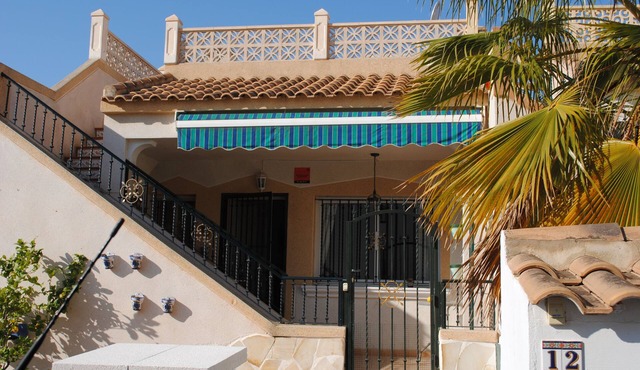 HOUSE WITH 2 COMMUNITY POOLS - CLOSE BEACHES + GOLF - BIG SOLARIUM