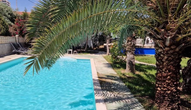 House with exclusive pool and garden 7 min walk from the beach and the center