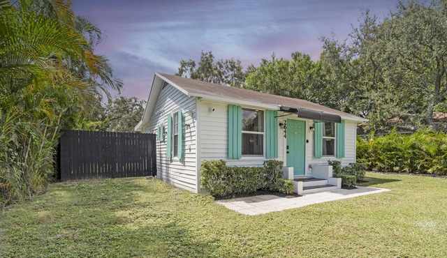 House with Fenced Yard - Palm Wave Says -