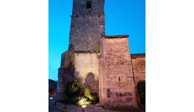 House with fenced garden in Xambes