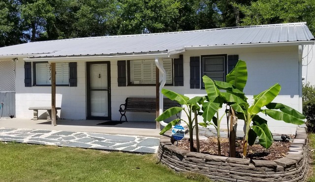 House with fenced yard, pets welcome, one level, Supply, NC