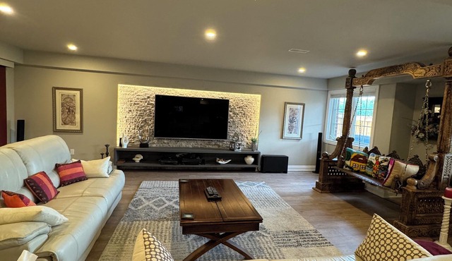 House with five bedrooms and 4.5 washroom on Steeles/financial drive