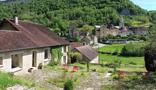 House with breathtaking view of Baume-les-Messieurs abbey