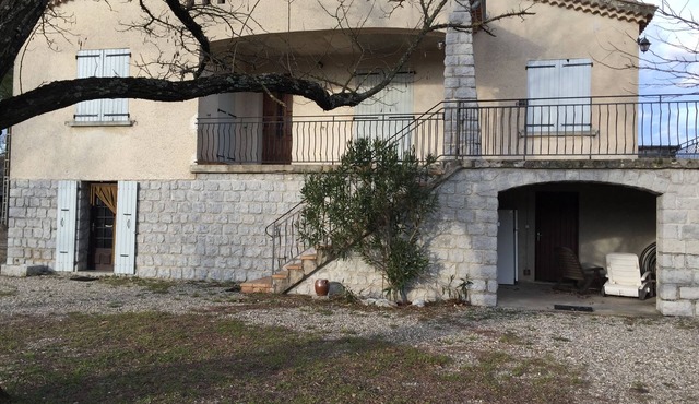 House with large garden, sleeps 6, on a river, fully equipped