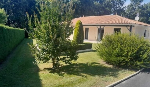 House with heated swimming pool