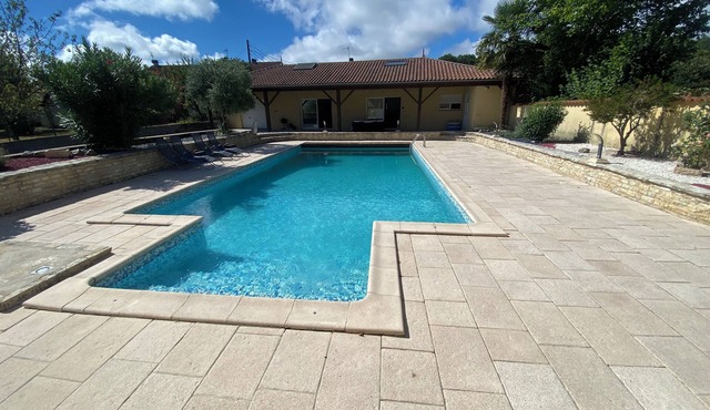 House with swimming pool 10 minutes from Périgueux, ideal for couples