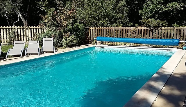 House with private pool in Provence in large wooded area *