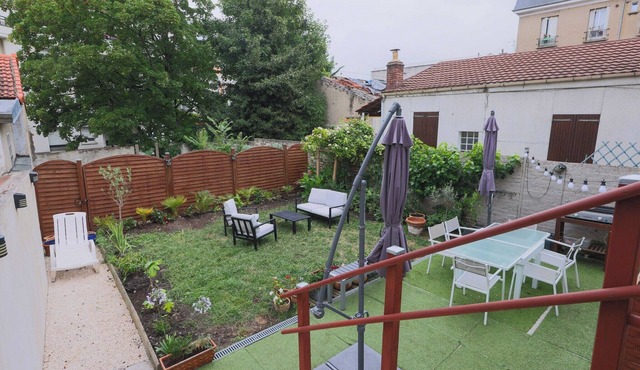 House with garden 4BR/10P near Paris