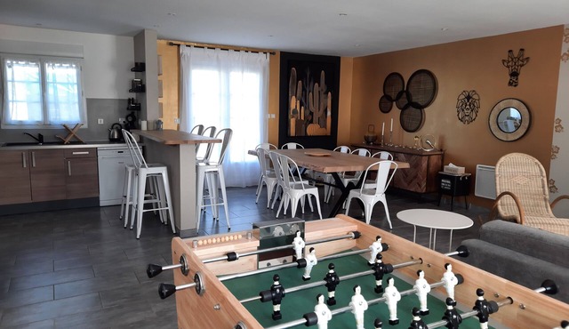 House with barn, games, spa and survey