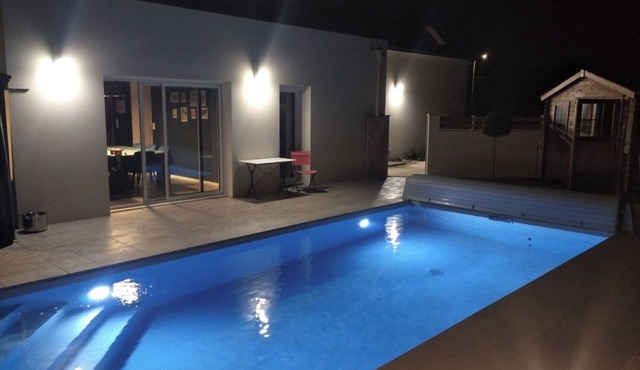 House with pool 3 minutes by bike from the beach