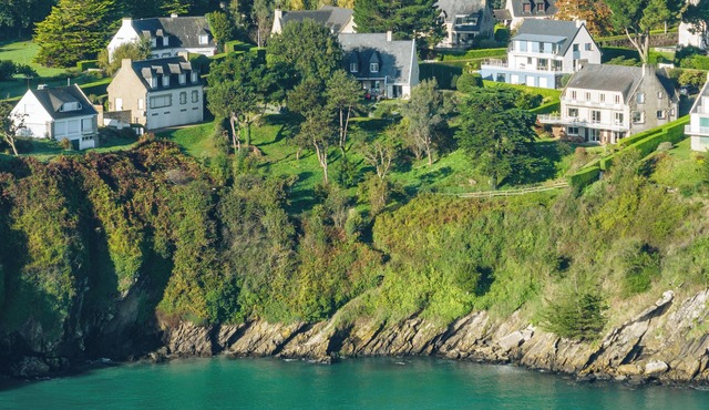 House with unique sea view - quiet - sleeps 6