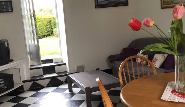 house with veranda. Garden, Private parking. beaches