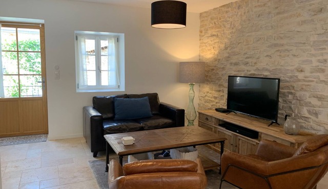 House with full aircon within yards of centre of Meursault.