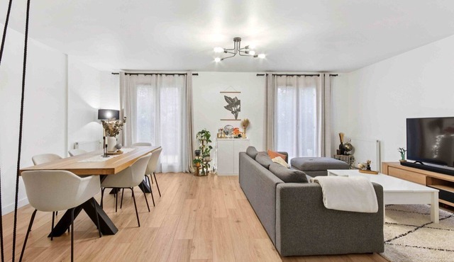 House with garden - between Paris and Disney