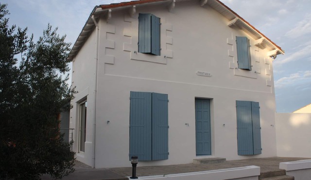 House with garden, 500 m from the sea, 7 people, all comfort