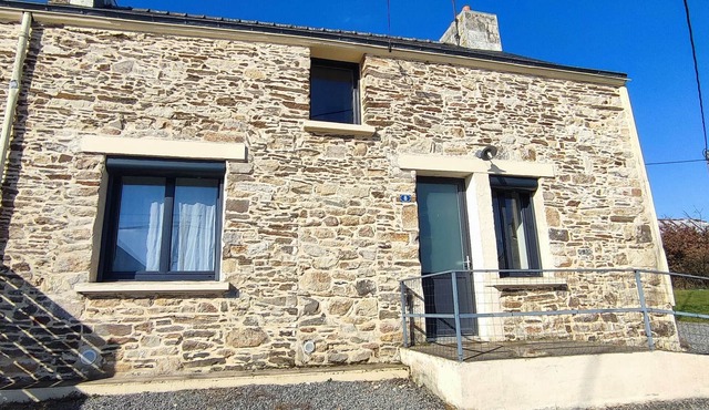 HOUSE WITH GARDEN, 3 BEDROOMS, 7 MNS FROM LA ROCHE BERNARD AND 20 MNS FROM THE BEACHES
