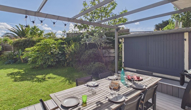 House with garden, 4 adults 1 child