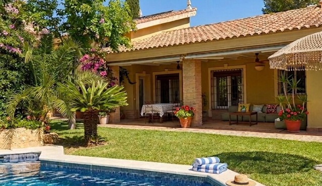House with garden and private pool