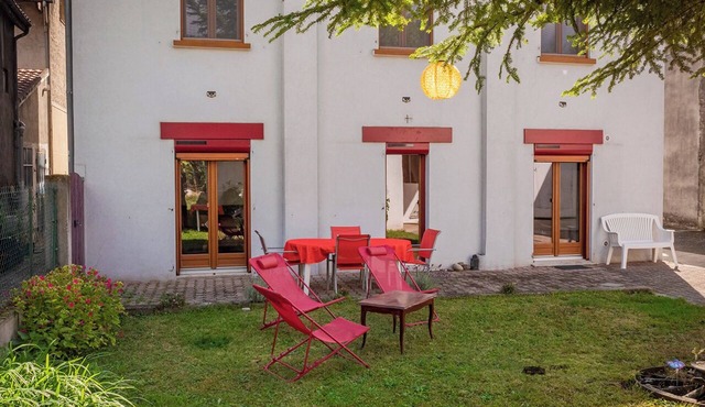 House with garden and parking 1 min from Grenoble