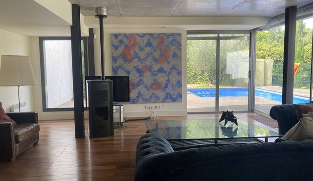 House with garden and pool 5 minutes from Girona