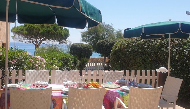 House with garden at 25 meters from the sand beach of la Fosca.